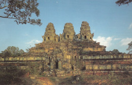 Delcampe - Thaïlande Pyramide Et Les Tours De Takeo - Thaïland