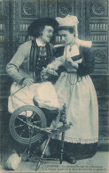 Delcampe - [-5%] FRANCE - Quimper - Homme - Femme - Costumes - Folklore - Quenouille - Rouet à Filer - Carte Postale Ancienne - Quimper