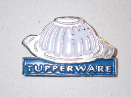 Delcampe - Beau Pin's  Le Moule Tupperware - Marques