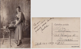 Delcampe - # Da ALVITO: 1933 FOTO DI UNA GIOVANE CON ALBUM DI FOTO - Frosinone