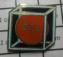 Delcampe - 821 Pin's Pins / Beau Et Rare / MARQUES / BALLE ROUGEE DANS UN CUBE ETL - Marques