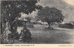 Delcampe - DAHOMEY - SAVALOU - COIN DE VILLAGE - Dahome