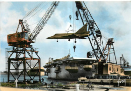 Delcampe - Marine Militaire, St Nazaire, Le Porte-avions Croatan En Cours De Déchargement, Superbe Plan - Krieg