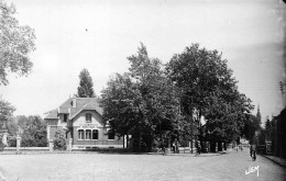 Delcampe - 59* SOLESMES  Dispensaire (cpsm 9X14cm)         RL48,1419 - Solesmes