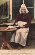 Delcampe - [-40%] FOLKLORE - La Normandie Pittoresque - Dire Qui Nia Des Mechins... - Colorisé - Chapeau - Carte Postale Ancie - Costumes