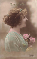 Delcampe - [-20%] FETES - VOEUX - Nouvel An - Bonne Année - Femme Tenant Un Bouquet De Fleurs - Colorisé - Carte Postale Ancienne - Neujahr