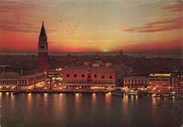 Delcampe - [-10%] ITALIE - Venezia - Coucher Du Soleil - Bassin S Marc - Illuminé La Nuit - Edit Ardo - Carte Postale - Venezia (Venedig)