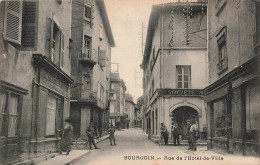 Delcampe - [-20%] FRANCE - Bourgoin - Rue De LHôtel De Ville - Société Mo - Animé - Carte Postale Ancienne - Bourgoin