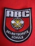 Delcampe - GERMANY GERMAN MILITARY ARMY BUNDESWEHR ABC SELBSTSCHUTZ SCHULE PATCH 93mm - Patches
