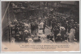 Delcampe - VILLEPREUX LES CLAYES : 18 Juin 1910 - Une équipe D'ouvriers S'occupent Au Déblaiement - Très Bon état - Villepreux