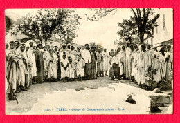Delcampe - CPA (Réf : II550) (AFRIQUE ALGÉRIE SCÈNES ET TYPES) Groupe De Campagnards Arabes (animée) - Szenen