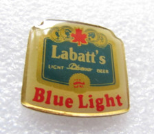 Delcampe - PIN'S    LABATT'S BLUE LIGHT  BIÈRE - Bier