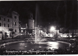 Delcampe - #FOSSOMBRONE DI NOTTE -FONTANA GIARDINI PUBBLICI - Pesaro