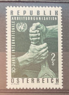 Delcampe - (1817) AUSTRIA 1969 : Sc# 844 ILO 50TH ANNIVERSARY HANDS HOLDING WRENCH MNH VF - OIT