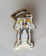 Delcampe - RARE PIN'S LUCKY LUKE POLICE MUNICIPALE PACY SUR EURE Vernone - Pin's