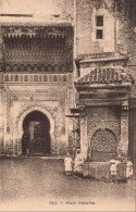 Delcampe - MAROC - Fez - Place Néjarine - Fontaine - Zellige Circulaire - Façade - Animé - Carte Postale Ancienne - Fez