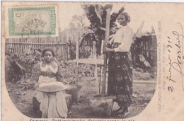 Delcampe - FEMMES BETTIMISARAKA DECORTICANTS LE RIZ           + TIMBRE - Madagaskar