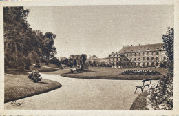 Delcampe - CPA CAMBRAI - LE COLLEGE UN COIN DU JARDIN - Cambrai