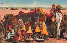 Delcampe - ALGERIE - Scène & Types - Famille Nomade - Préparation Du Couscous - Tentes - Colorisé - Carte Postale Ancienne - Szenen