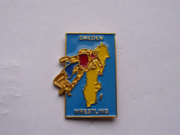Delcampe - Pins SPORT LUTTE FEDERATION SUEDOISE - Lucha