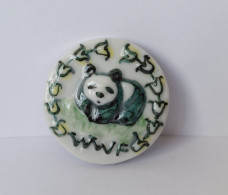Delcampe - FEVE - FEVES -  "WWF MEDAILLONS COURONNES FEUILLES JAUNES 1986" - LE PANDA - Tiere
