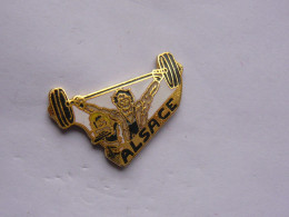 Delcampe - Pins SPORT HALTEROPHILIE LIGUE D ALSACE A STRASBOURG 67 - Haltérophilie