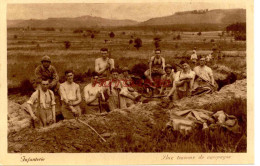 Delcampe - CPA INFANTERIE - AUX TRAVAUX DE CAMPAGNE - Manöver