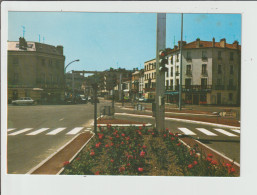 Delcampe - Yvelines : LE VESINET : Rond Point De La  République - Le Vésinet