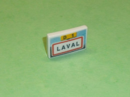 Delcampe - Fèves / Fève / Pays / Région  : La Baguette D'avesnières , Panneau Laval , Perso   T225 - Région
