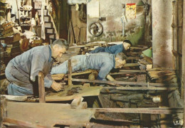 Delcampe - L'AUVERGNE - La Fabrication Des Couteaux à Thiers - Les Emouleurs - Kunsthandwerk