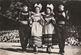Delcampe - 29 NEVEZ  Gavotte Bretonne Au Pays De Nevez    SUP  PLAN  1958.   Frères à Lunettes Sur La Carte?   RARE - Névez
