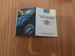 Delcampe - Pochette D'allumettes "PARTEZ POUR CAP KENNEDY / PHILIP MORRIS SUPER LIGHTS (cigarettes)" (espace, Station Spatiale) - Boites D'allumettes