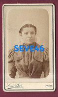 Delcampe - 05125A - PHOTO ANCIENNE CDV LOUIS PARIS 29 Bld St Martin - FRANCE REGIONALISME FOLKLORE Femme Coiffe Bonnet - Other & Unclassified