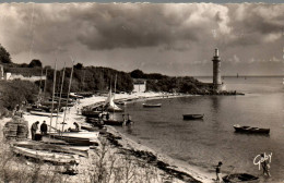 Delcampe - N°37786 W -cpsm Bénodet -la Plage -au Fond Le Phare- - Faros
