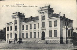 Delcampe - CPA Banque Gap Hotel De La Caisse D'Epargne Et Salle Des Fetes - Banken