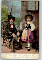 Delcampe - 39900062 - Praegedruck Junge In Jaegerkluft Mit Flinte Und Bier Mit Seinem Maedchen In Tracht - Jagd