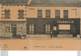 Delcampe - Q2-89) CHEROY (YONNE) RUE DE LA REPUBLIQUE - (ANIMEE - COMMERCES - PHARMACIE - CARTE TOILEE - 2 SCANS) - Cheroy