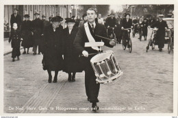 Delcampe - 4958 106 Hoogeveen, De Ned Herv Gem Te Hoogeveen Roept Per Trommelslager Ter Kerke. - Hoogeveen