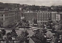 Delcampe - CARTOLINA  ANCONA MARCHE PIAZZA CAVOUR BOLLO STACCATO VIAGGIATA 1957   X94 - Ancona