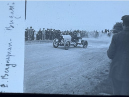 Delcampe - AUTO BBUGATTI : COURSE DE COTE DE " LA BARAQUE" En 1930. BERGOUGNAN AU VOLANT. PLAQUE POSITIF STÉRÉO   5,4x10,5 Cm - Glass Slides