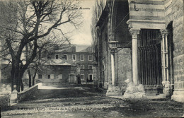 Delcampe - CPA Embrun Porche De La Cathedrale - Embrun