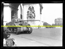 Delcampe - ° 75 ° PARIS ° 27 Août 1944 - Défilé Du Général De Gaulle, à L'Arc De Triomphe, ... ° Plaque De Verre Négative 9 X 12 ° - Glass Slides