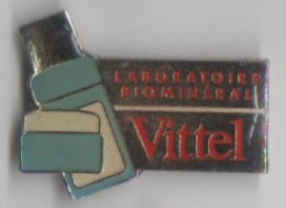 Delcampe - 3 Pin's Vittel  Atomiseur - Vittel Laboratoire Biominéral - Merken