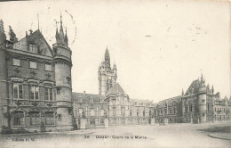 Delcampe - [-25%] FRANCE - Douai - Cours De La Mairie - Carte Postale Ancienne - Douai