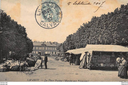 Delcampe - LIVAROT : La Place Pasteur (marché Aux Fromages) - Tres Bon Etat - Livarot