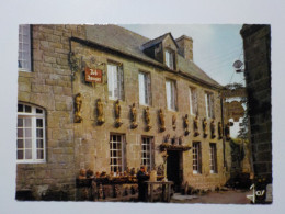 Delcampe - LOCRONAN  Vieille Maison Aux Douze Apotres Et Job Le Sculpteur - Locronan