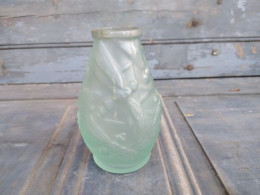 Delcampe - Vase Verre Moulé Décor De Libellules Période Art Déco - Vidrio & Cristal