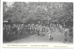 Delcampe - Quievrain - Ecole Moyenne - Les élèves En Récréation. - Quiévrain