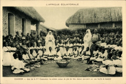 Delcampe - CPA Ouganda Uganda, Jour De La 1ère Communion, Les Enfants Autour Du Plat De Fête - Somalia