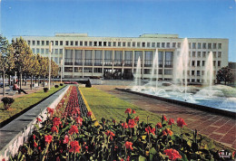 Delcampe - 44 SAINT NAZAIRE L HOTEL DE VILLE ET LES JARDINS - Saint Nazaire